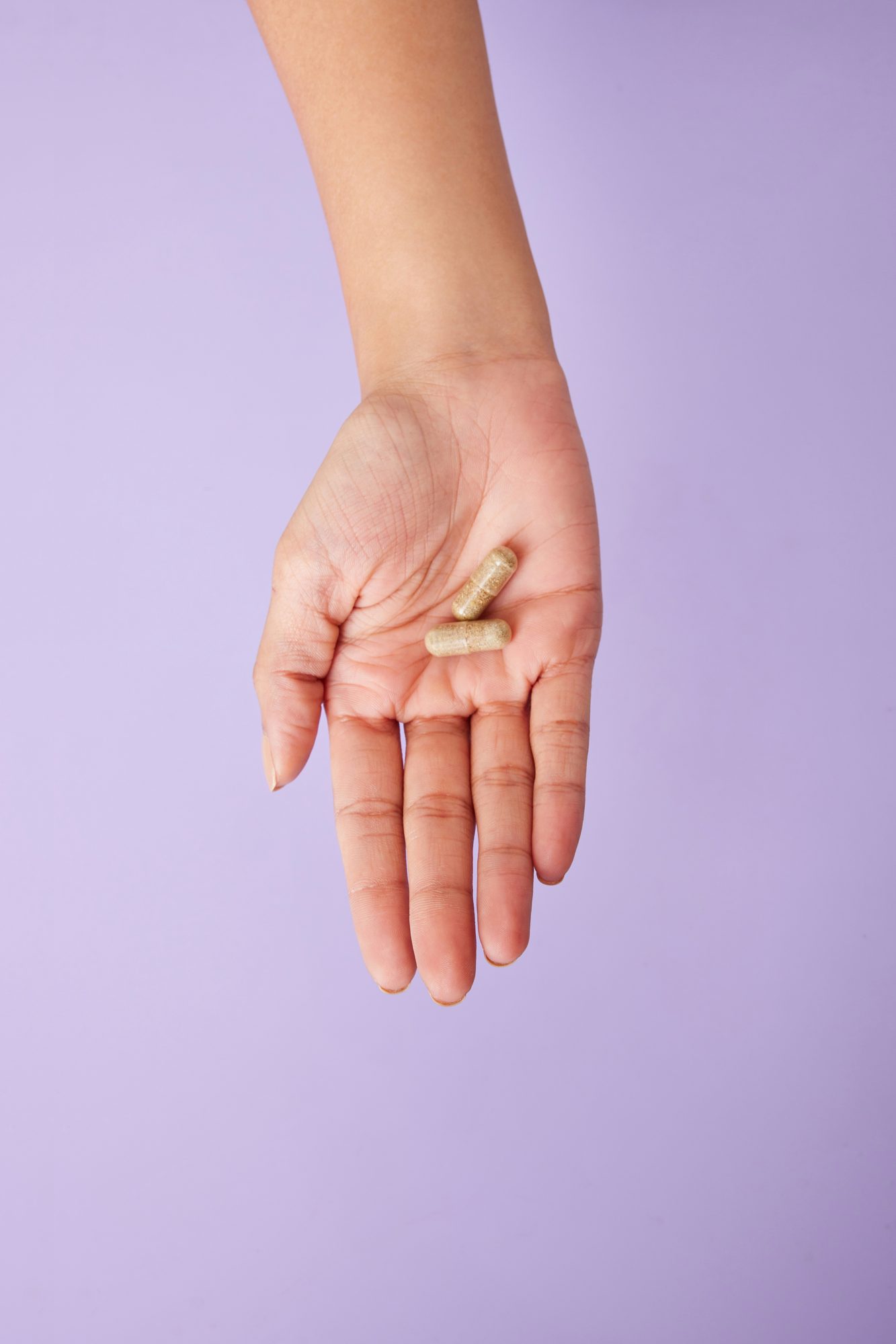 Hand mit Nahrungserg&auml;nzung